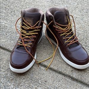 Levi’s Men’s Boot Brown size 8.5